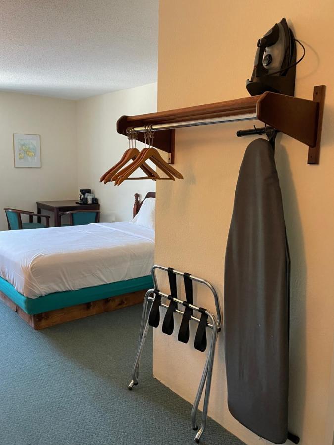 Voyager Inn Сент-Игнас Экстерьер фото