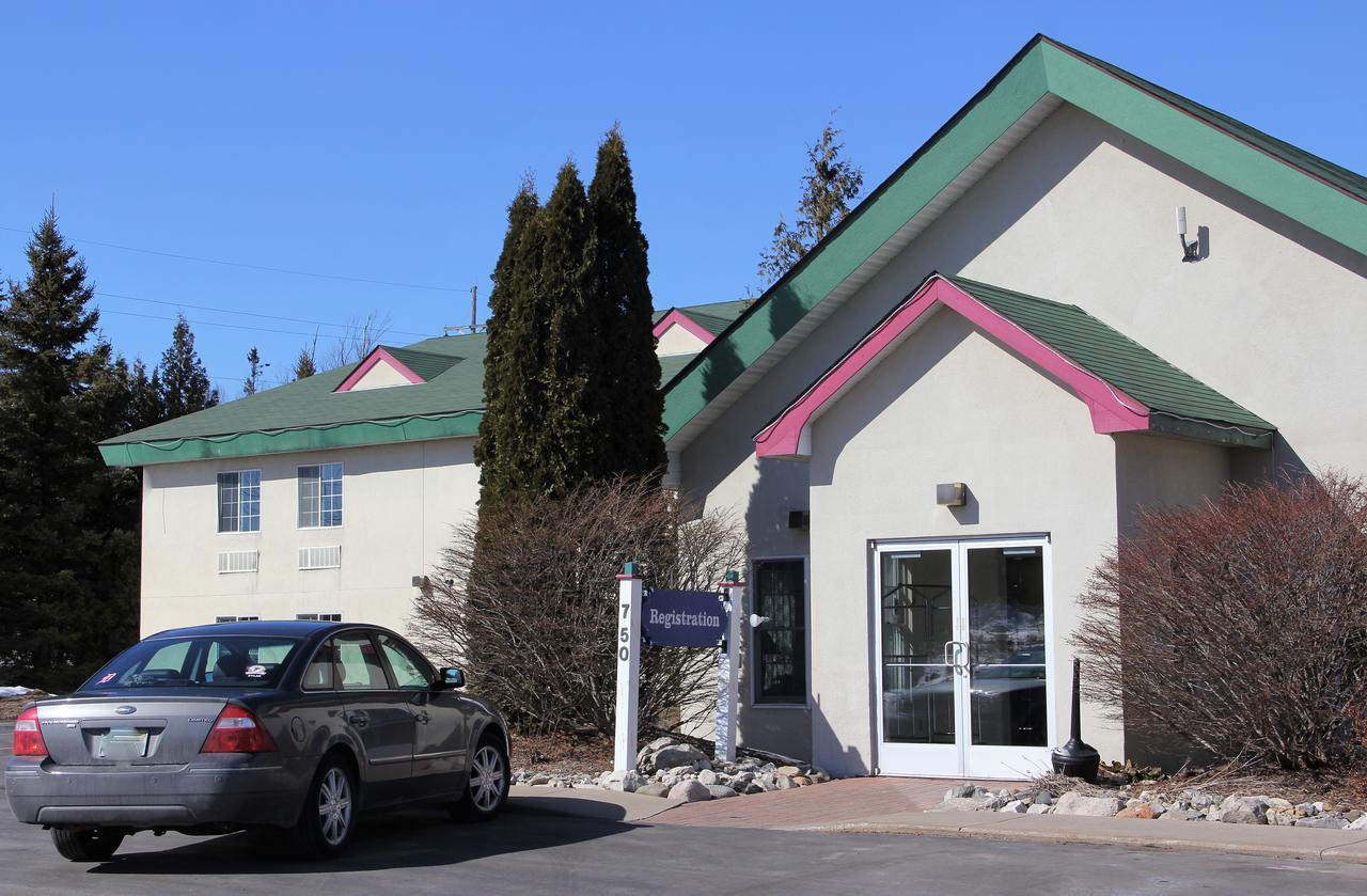 Voyager Inn Сент-Игнас Экстерьер фото